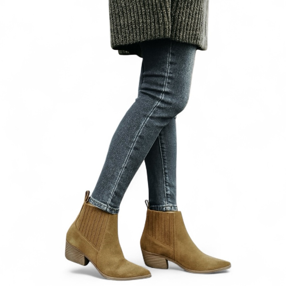 Marc Fisher LTD Yarita Genuine Suede Pointed Toe Block Heel Pull On Ankle Bootie